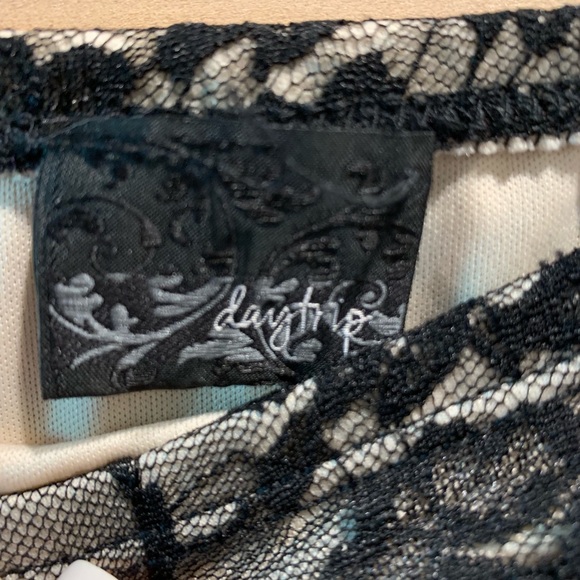 Daytrip Black Lace Bubble Off Shoulder Blouse - Picture 3 of 4